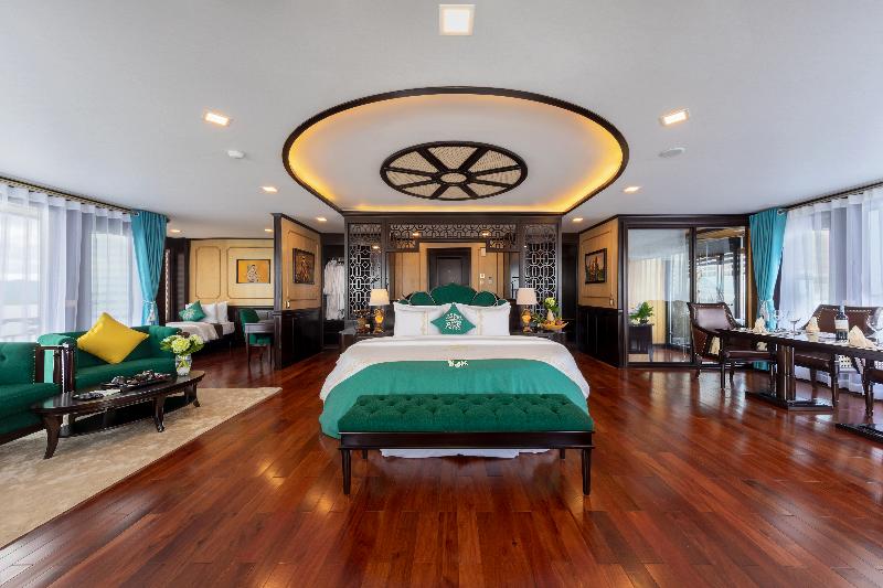 La Regina Legend Cruise — 4-Star Luxury Hotel in Ha Long, Vietnam
