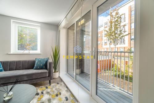 High Spec Modern Apartment Prime Location Parking By Tempstay