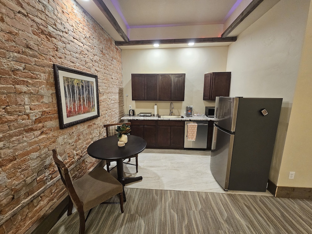 Eaglescape Suites and Event Center - photo 16