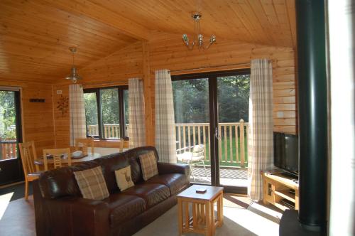 Luxury woodland Alder Lodge — 4-Star Luxury Hotel in Dunfermline, United Kingdom