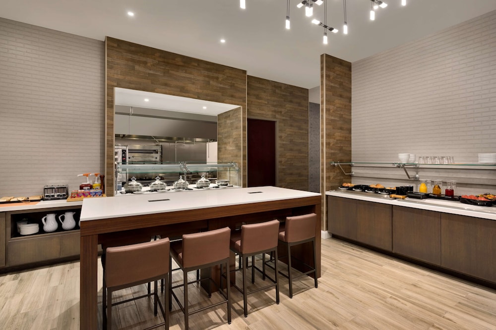 Hilton Garden Inn New York Times Square South - photo 32