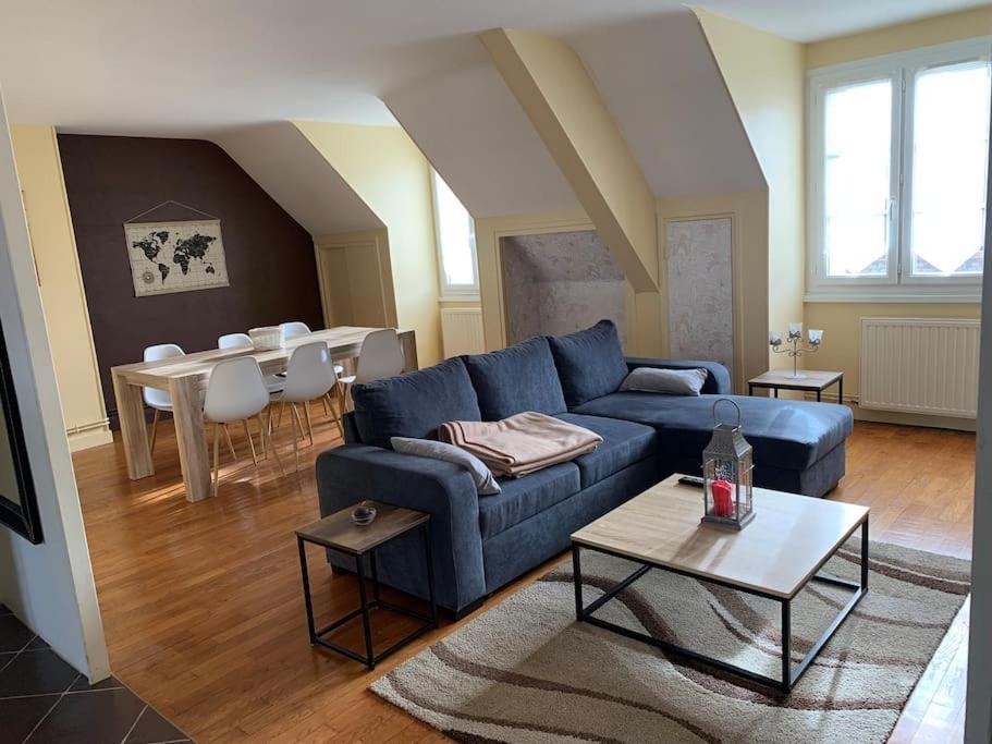 Nevers Appartement de Standing Proche de la Gare — 4-Star Luxury Hotel in Nevers, France