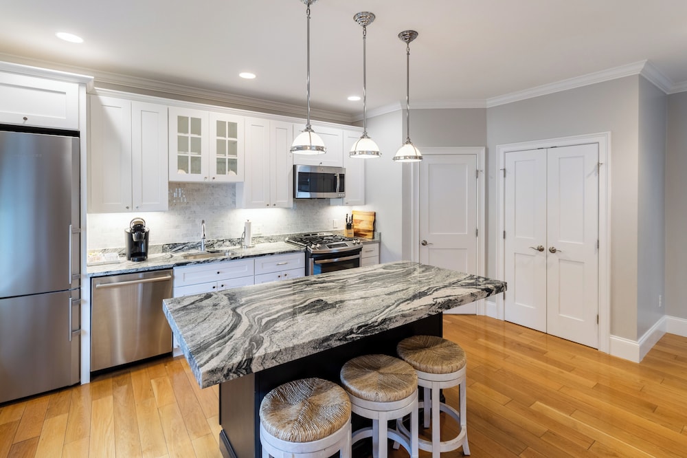 The Newport Lofts 611 Thames Street — 4-Star Luxury Hotel in Newport, United States