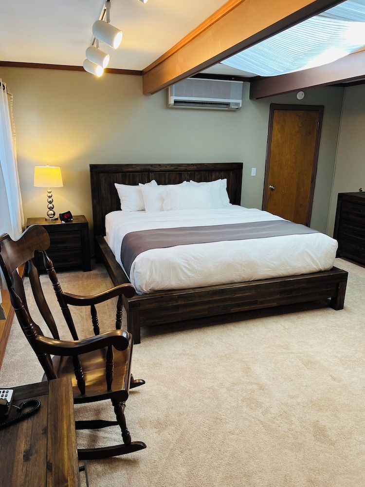 Weathervane Terrace Inn and Suites - photo 13