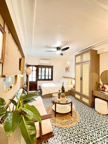Zeithome 305 2 Special Balconies 2 Beds Wifi Netflix — 4-Star Luxury Hotel in Hanoi, Vietnam