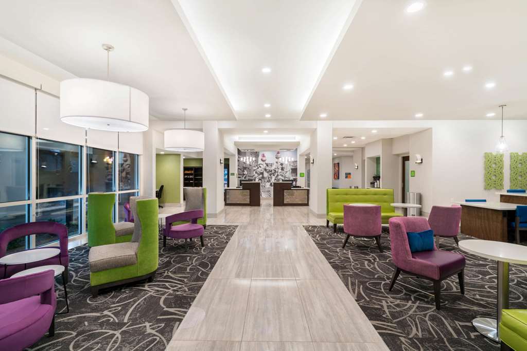 La Quinta Inn & Suites by Wyndham Mobile - photo 16