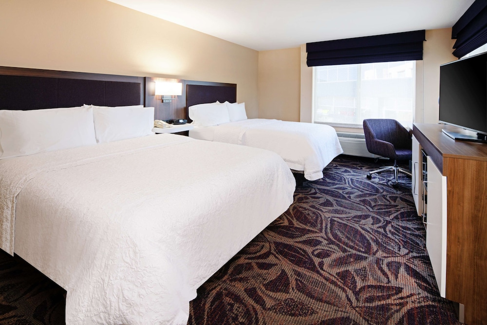Hampton Inn & Suites Bremerton - photo 12