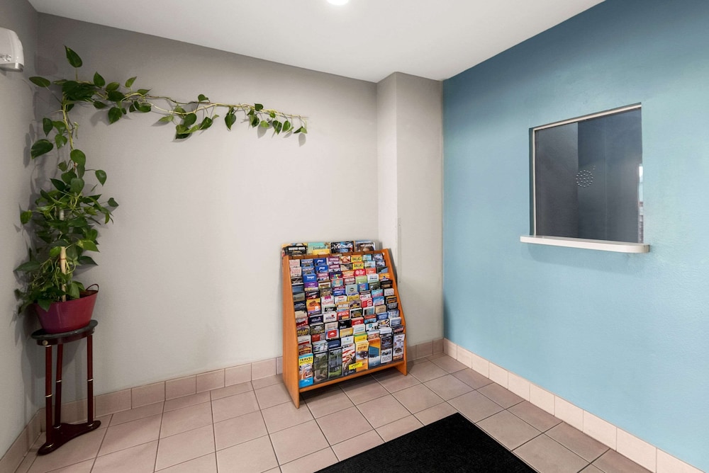Econo Lodge Inn & Suites Mesquite Dallas East - photo 33