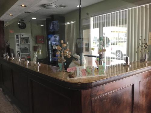 Houston Inn and Suites - photo 9