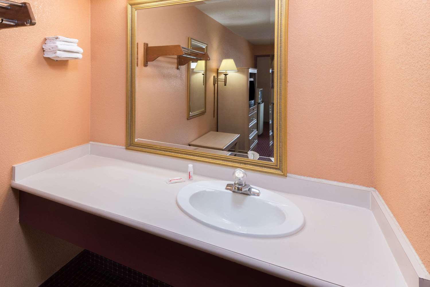 Super 8 by Wyndham Strongsville Cleveland - photo 21