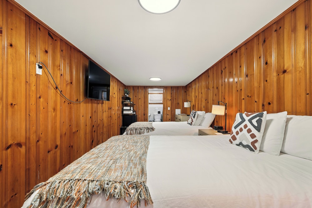 Hillside Motel LLC - photo 9