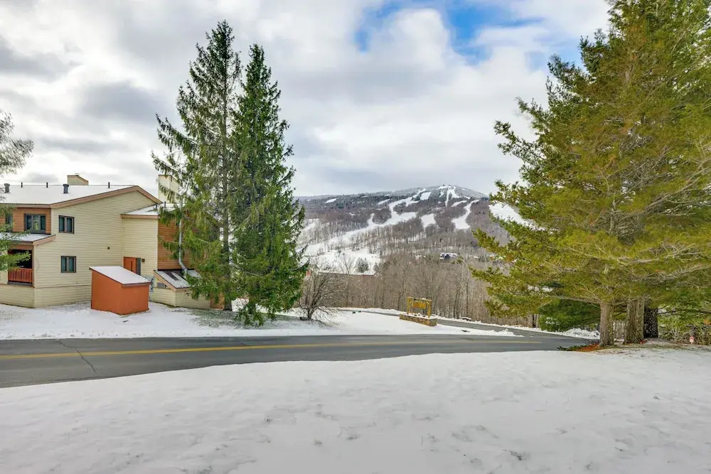 Walk to Mount Snow Resort: Unit w Pool & Hot Tubs - photo 11