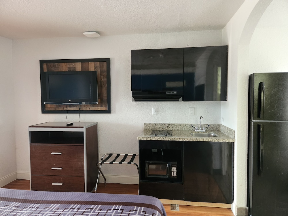 Express Inn Tomball - photo 21