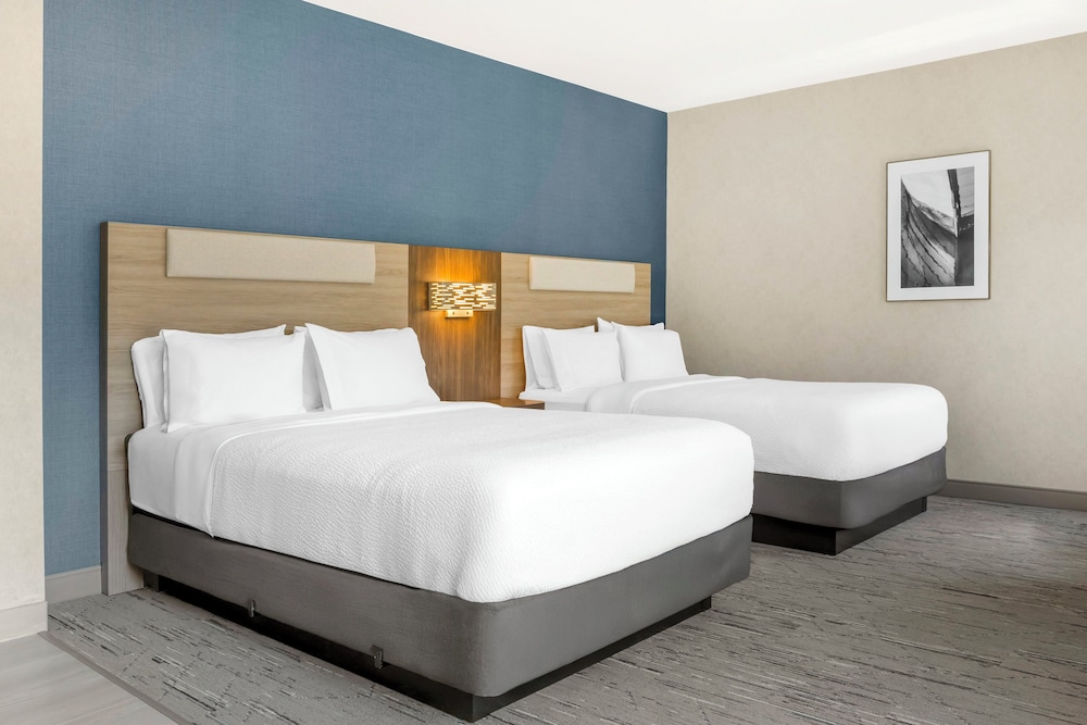 Holiday Inn Express & Suites Astoria by IHG - photo 24