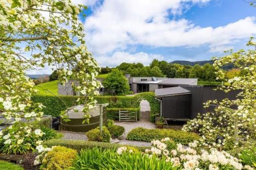 Pet Friendly Fire Pit Sleeps 30 - carbon neutral hotel in Kyle