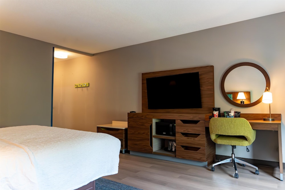 Hampton Inn Turnersville - photo 15