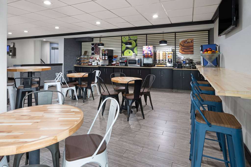 La Quinta Inn by Wyndham Buffalo Airport - photo 36
