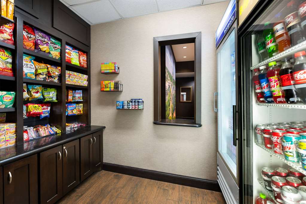 La Quinta Inn & Suites by Wyndham Denton University Drive - photo 32