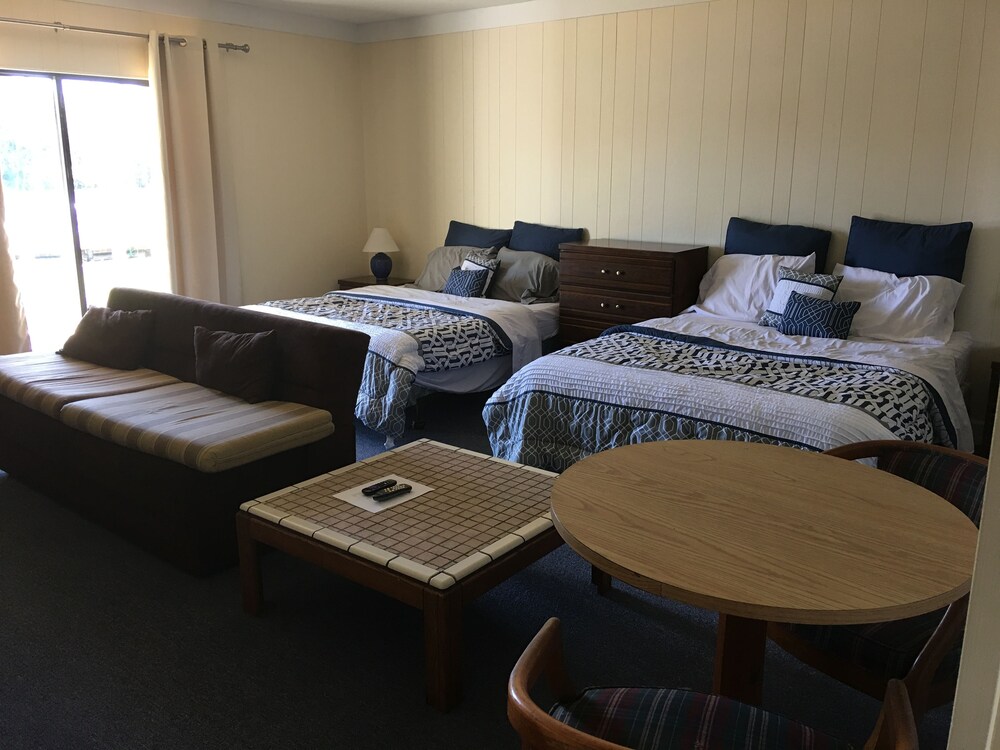 The Rivers Edge Motel - photo 17