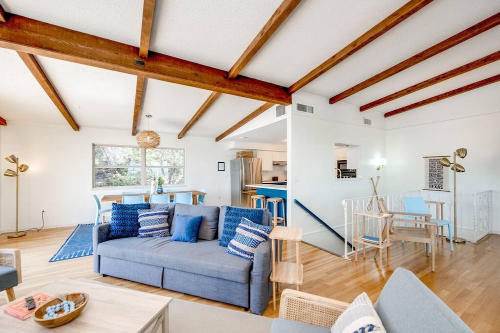 Tequila Sunrise hot tub lake view firepit pool in Canyon Lake, United States