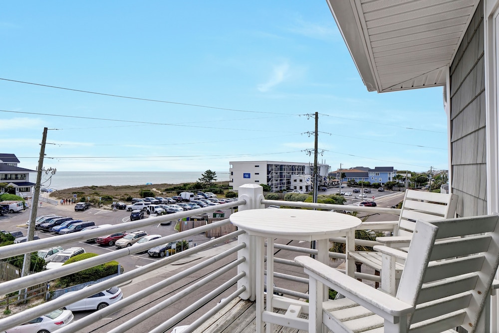 Sandpeddler Inn & Suites - photo 326