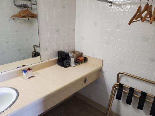 Brooks Motel - photo 14