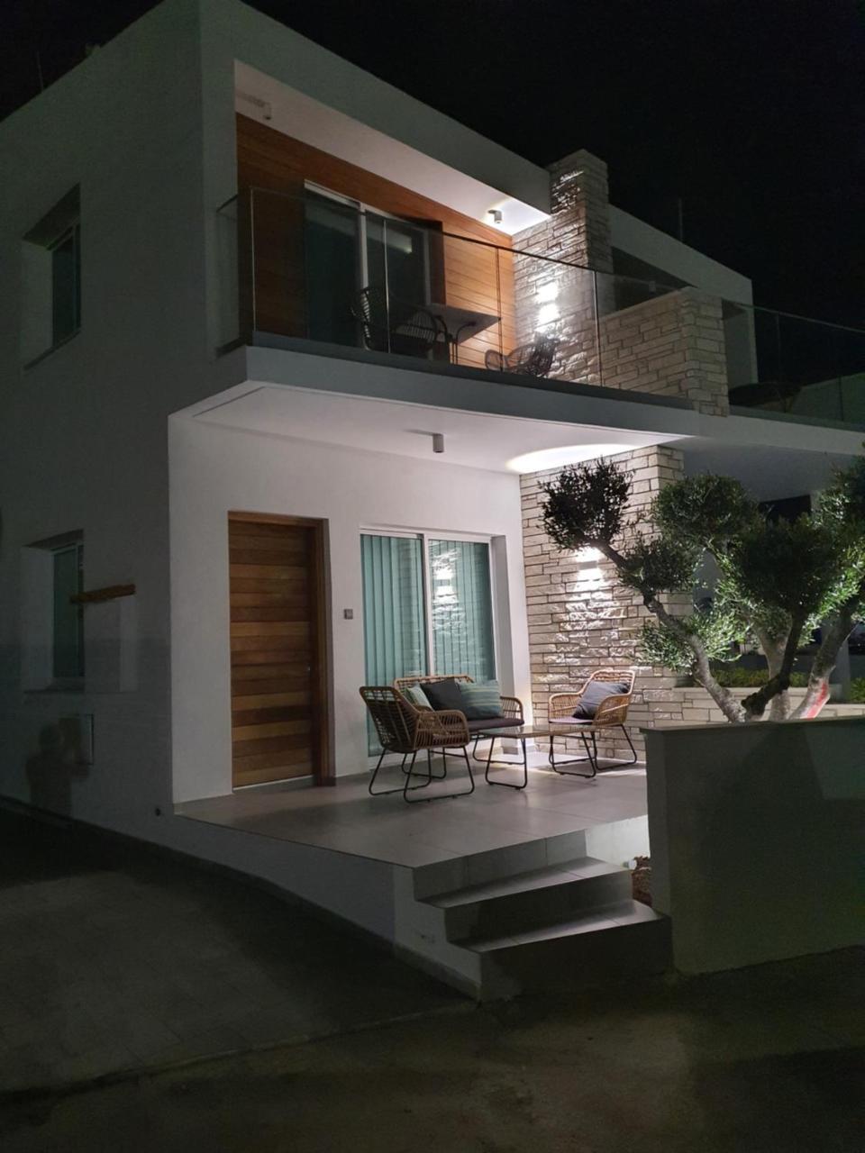 Melanos Fully Renovated Townhouse with Private Pool