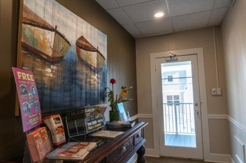 The Admiral Hotel Motel - photo 8
