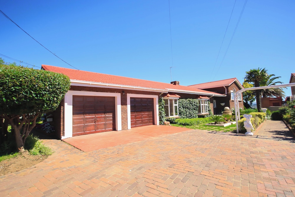 The Advocate Suites Manor — Maseru