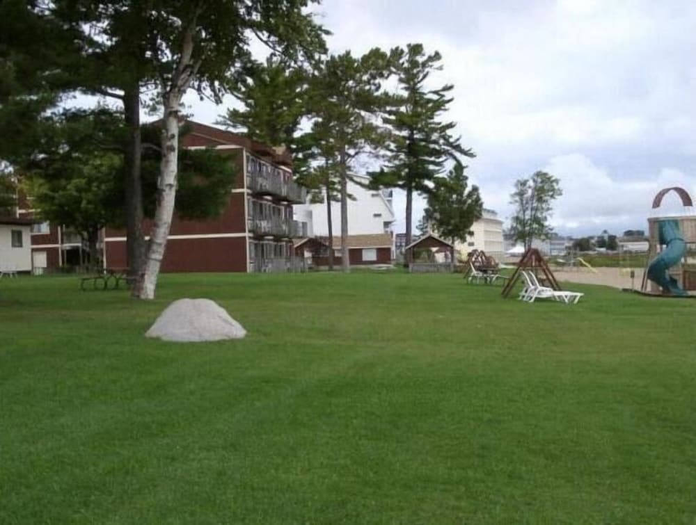 Waterfront Inn Mackinaw City - photo 19