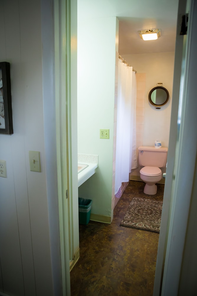 Lamplighter Cabins & Suites - photo 66