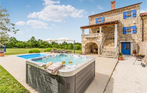 Stunning Home In Brscici — 4-Star Luxury Hotel in Svetvincenat, Croatia
