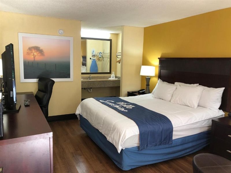 Days Inn by Wyndham King Winston Salem Area - photo 10