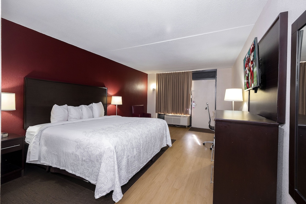 Red Roof Inn PLUS Huntsville Madison - photo 4