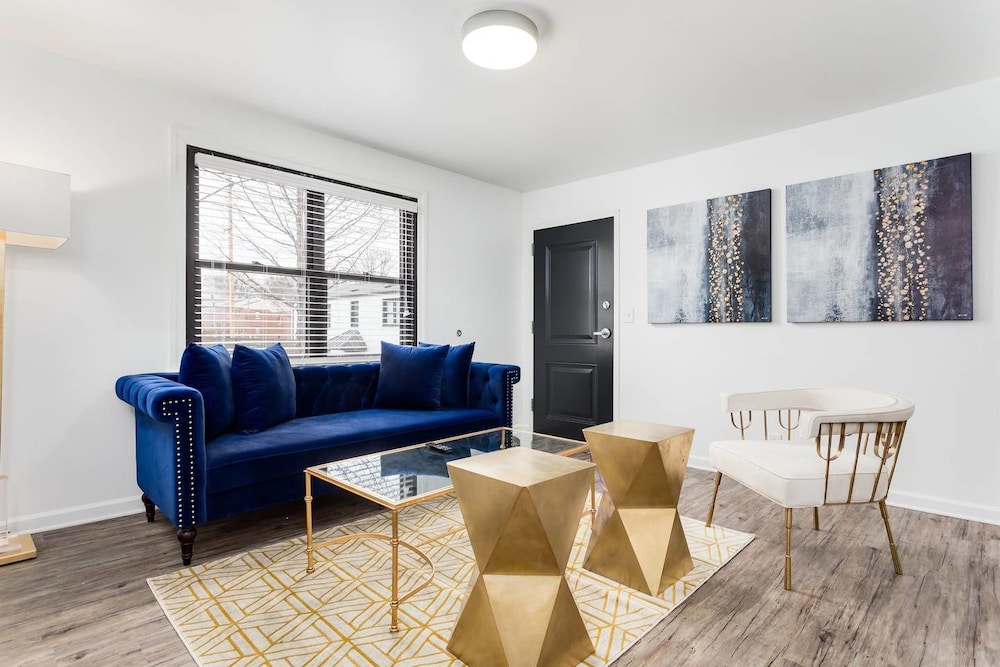 8 Bedrooms Comprised of 4 2BR Suites by Domio - featured photo