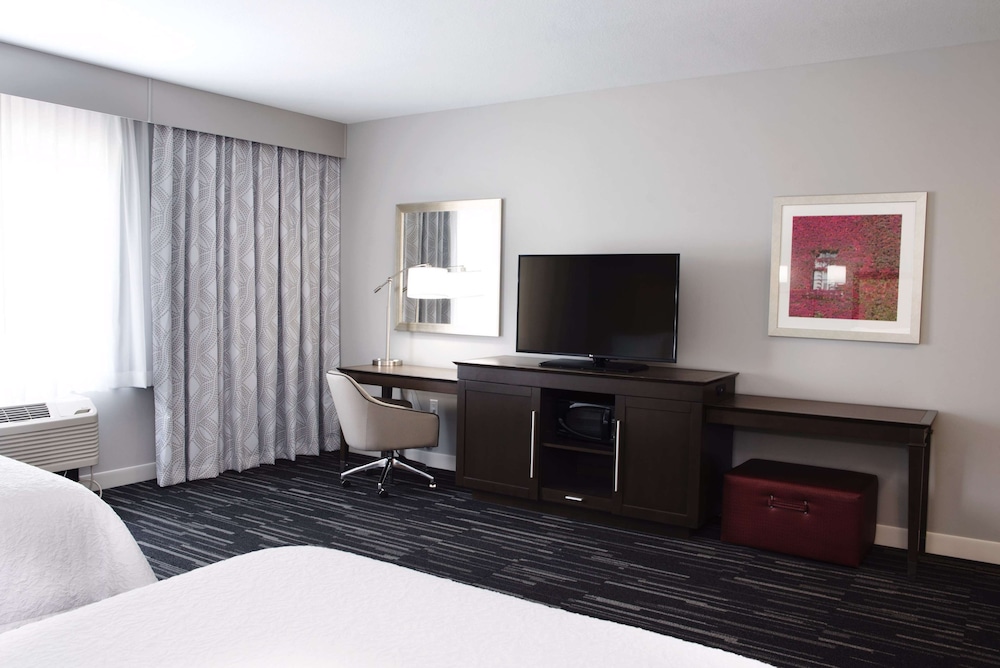 Hampton Inn & Suites Des Moines Urbandale - photo 16