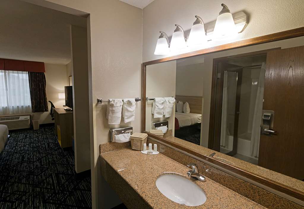 Ramada Limited Decatur - photo 33