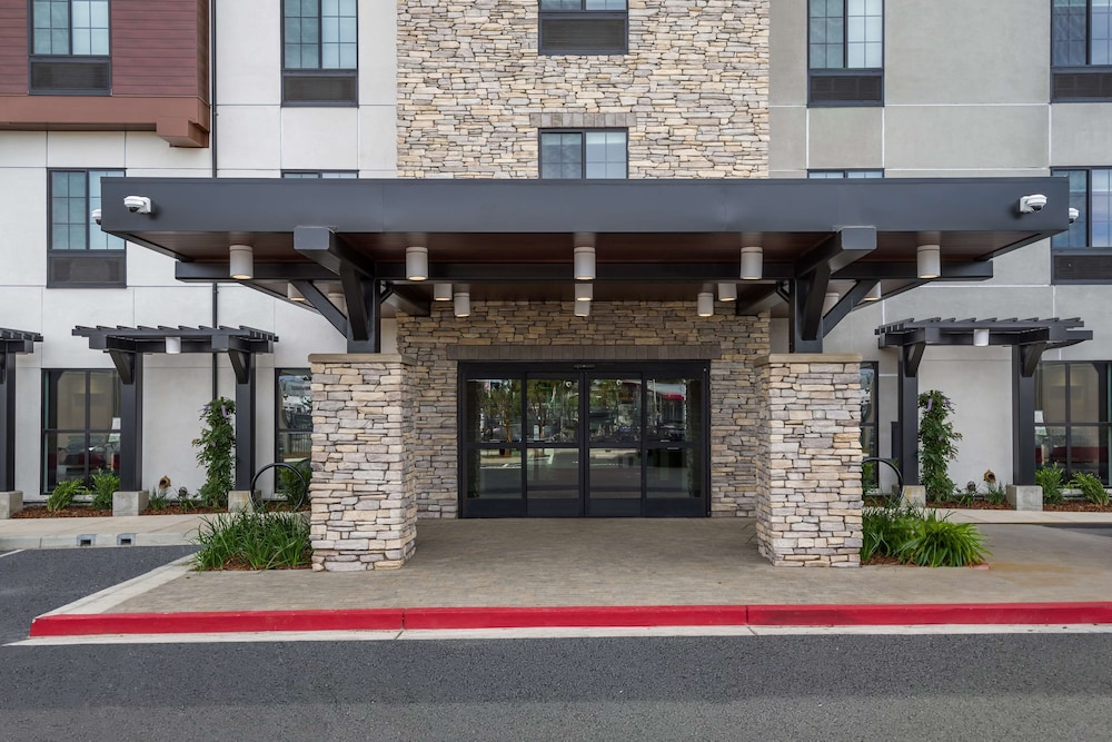 Hampton Inn by Hilton Concord - photo 23