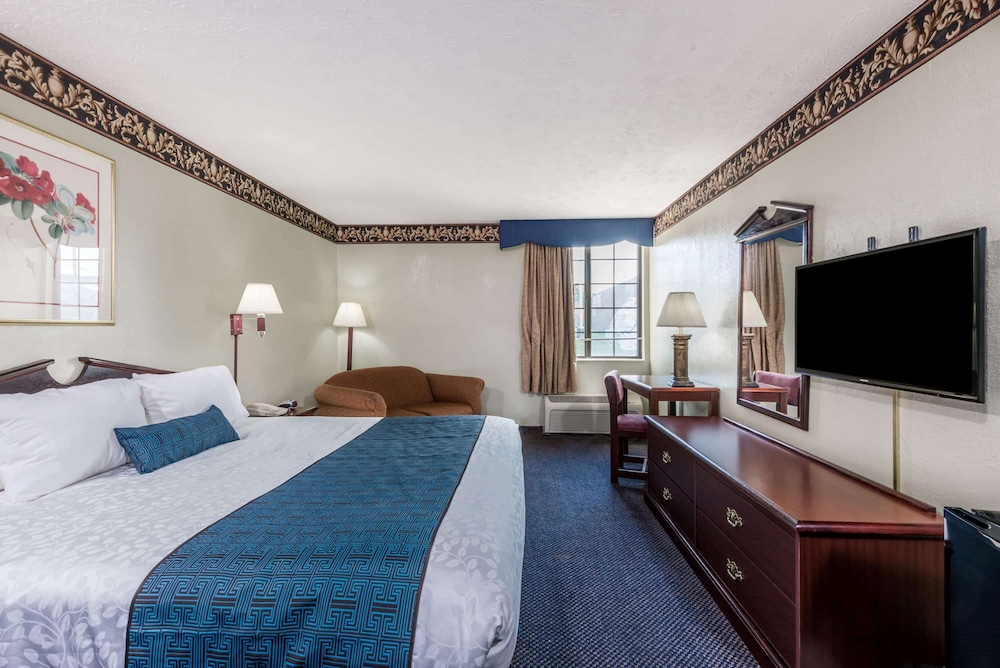 Days Inn & Suites by Wyndham Youngstown Girard Ohio - photo 15