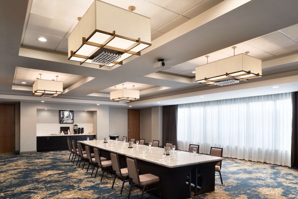 Embassy Suites by Hilton Columbus - photo 40