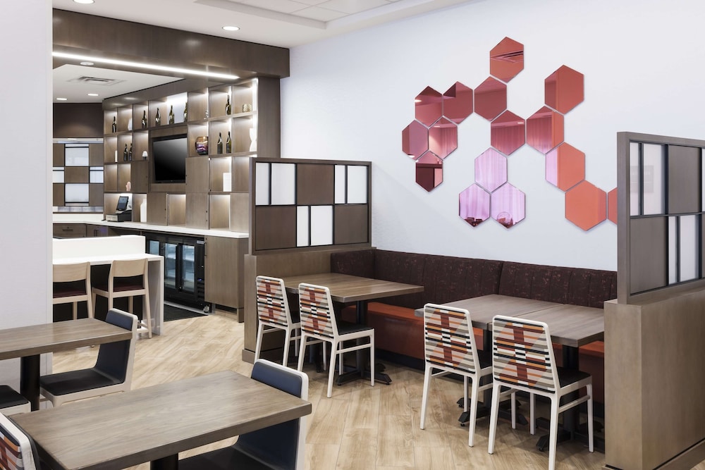 Hampton Inn & Suites Phoenix Downtown - photo 32