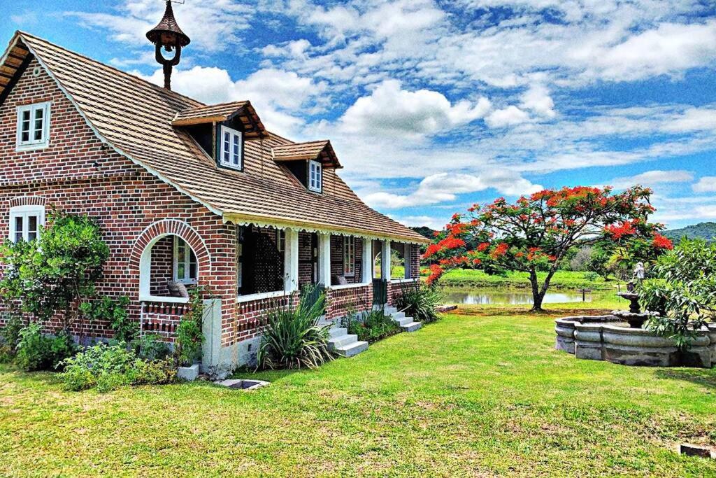 Aconchegante Casa de Hospedagem Enxaimel — 4-Star Luxury Hotel in Timbo, Brasil
