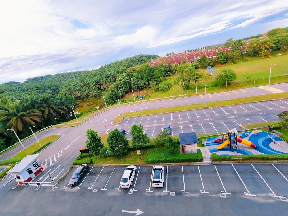 Kulai Apartment 3BR 5BR near IOI Aeon and Senai Airport — 4-Star Luxury Hotel in Kulai, Malaysia