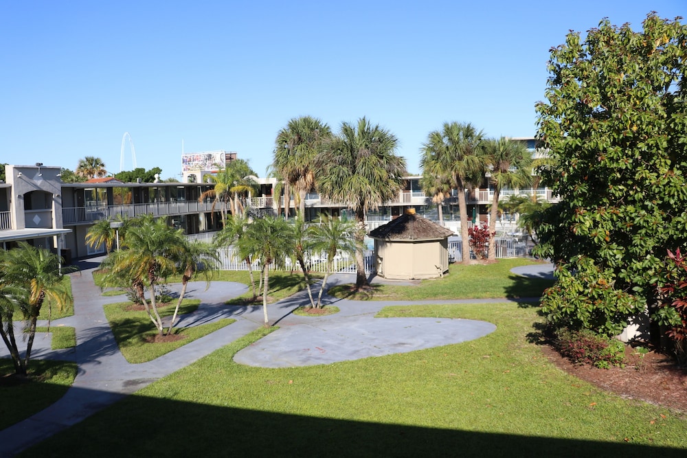 Howard Johnson by Wyndham Orlando International Drive - photo 22