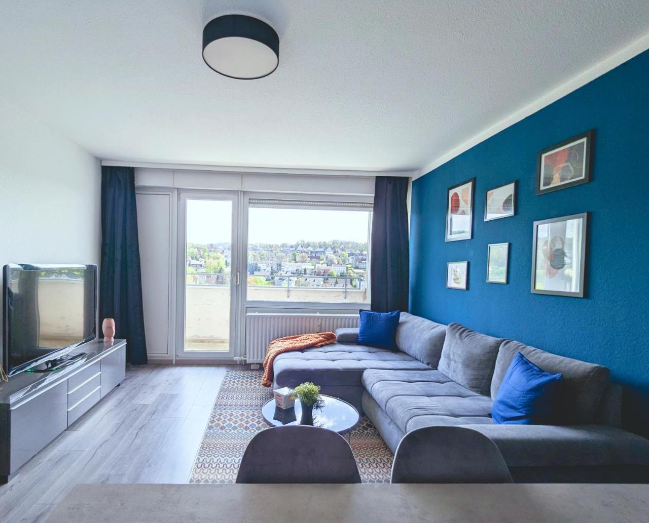Modern flat with elevator balcony parking — 4-Star Luxury Hotel in Hagen, Germany