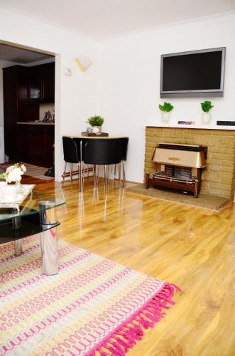 33SM Dreams Unlimited Serviced Accommodation Staines Heathrow — hotel in Horton