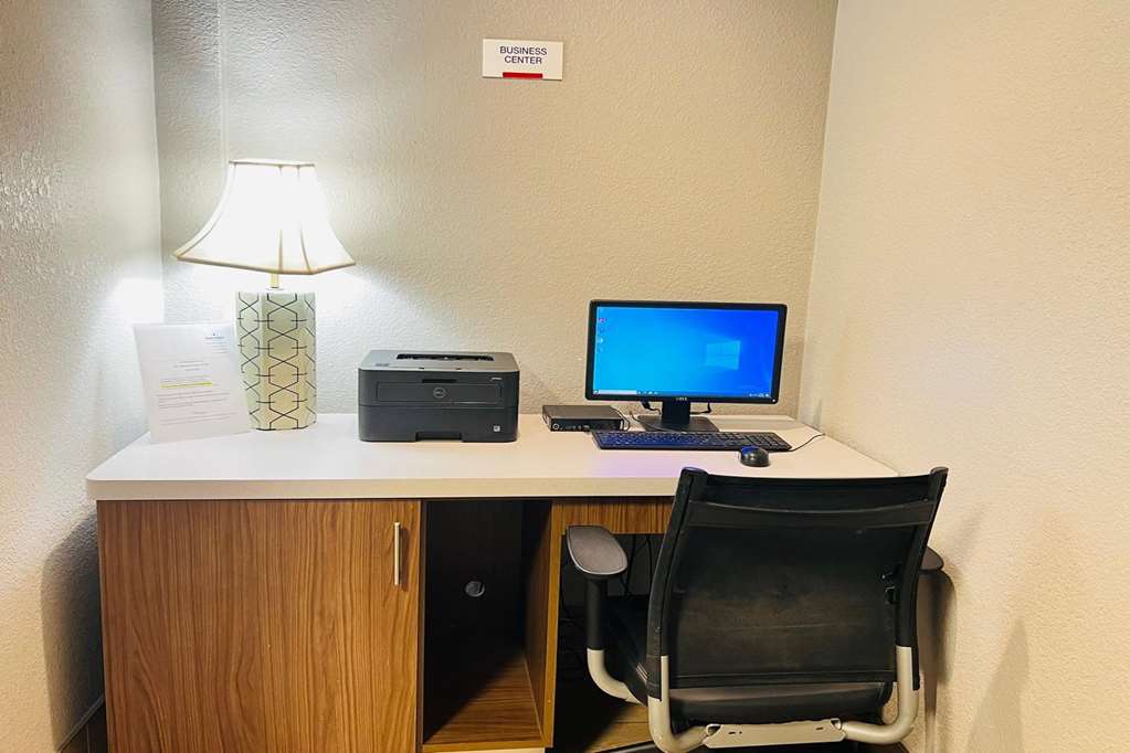 AmericInn by Wyndham Glendale Milwaukee - photo 13