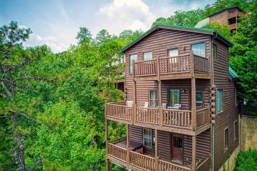 All About The View Spacious Smoky Mountain Getaway Perfect for Families & Groups in Sevierville, United States