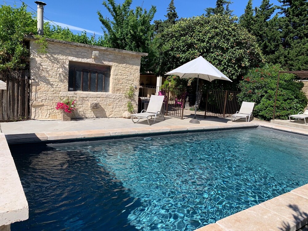 Luxurious Villa in Carpentras With Private Pool — 4-Star Luxury Hotel in Carpentras, France