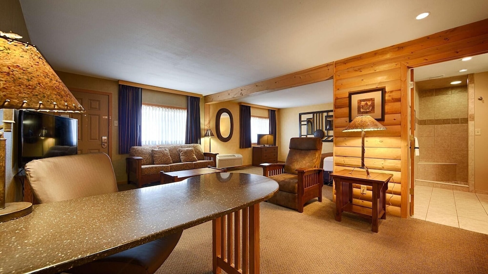 Crossroads Hotel and Event Center - photo 5